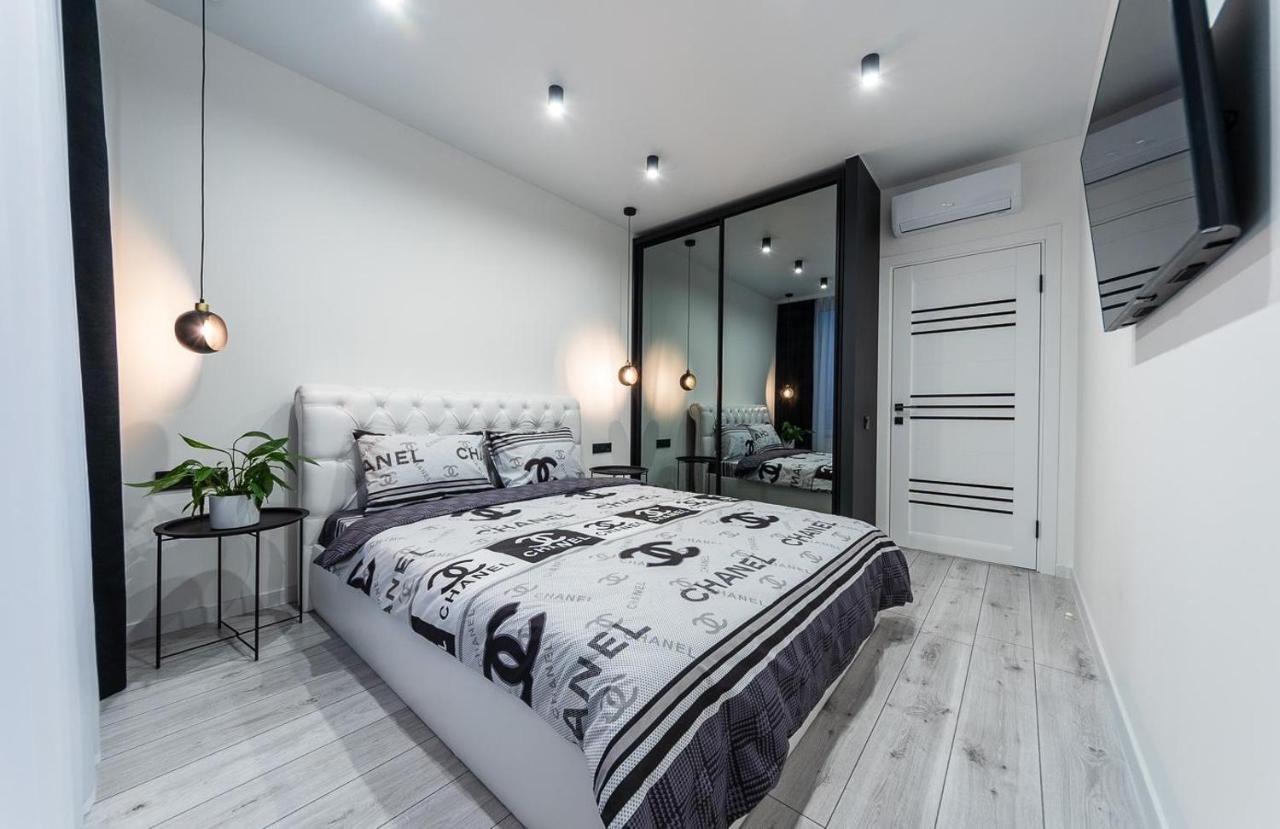 новая с авторским ремонтом в жк Seven днепровская набережная Apartment Kiew