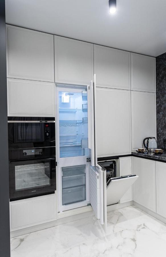 Seven: New With Designer Renovation On Dnipro Embankment Apartment