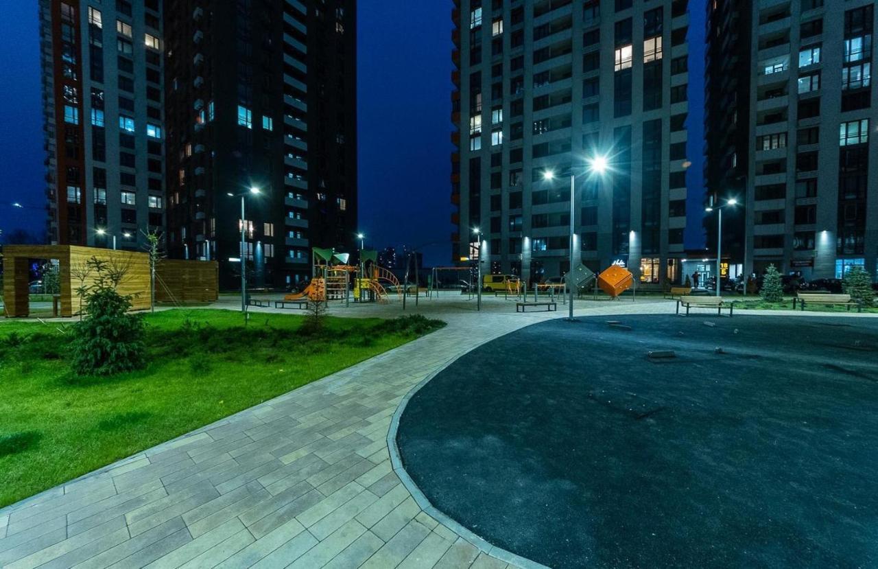 Seven: New With Designer Renovation On Dnipro Embankment *