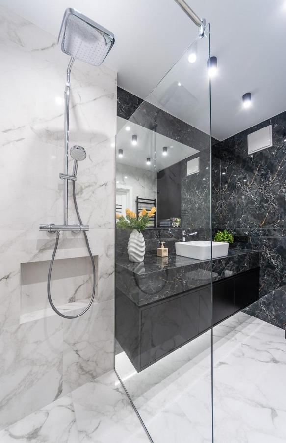 Seven: New With Designer Renovation On Dnipro Embankment