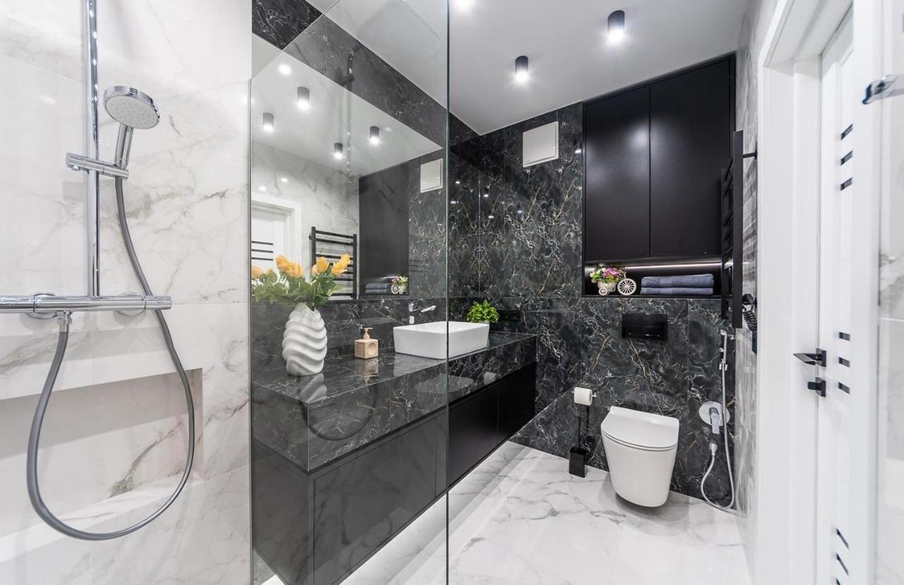 Seven: New With Designer Renovation On Dnipro Embankment