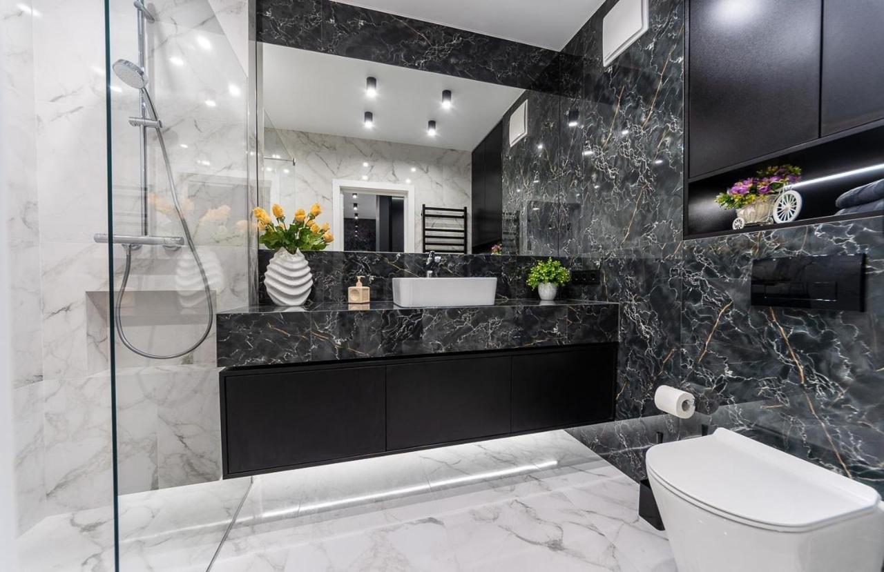 Seven: New With Designer Renovation On Dnipro Embankment Kyiv