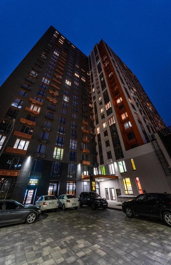 Seven: New With Designer Renovation On Dnipro Embankment *