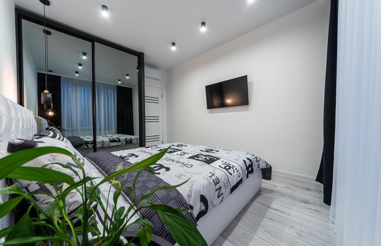 Seven: New With Designer Renovation On Dnipro Embankment Apartment *